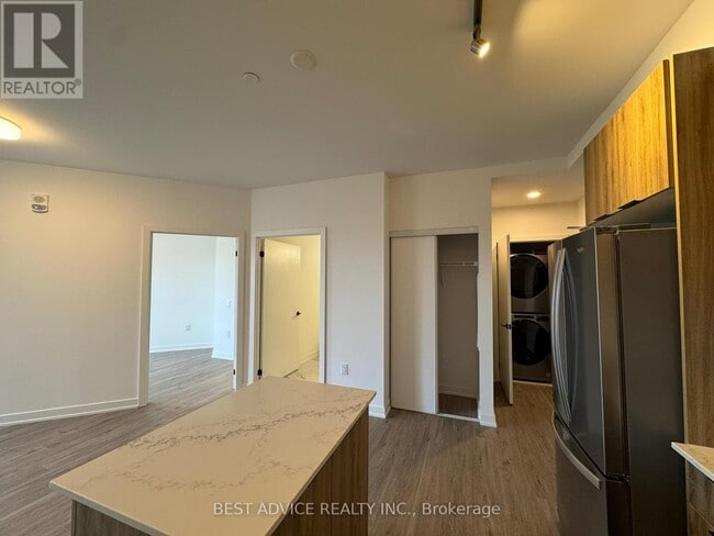 Photo - 56 Lakeside Ter Unité 107