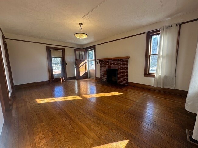 Photo - 3 Bedroom / 1.5 Bath Brick Home on 1.4 Acres Blountville TN