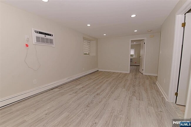 Photo - 380 Undercliff Ave