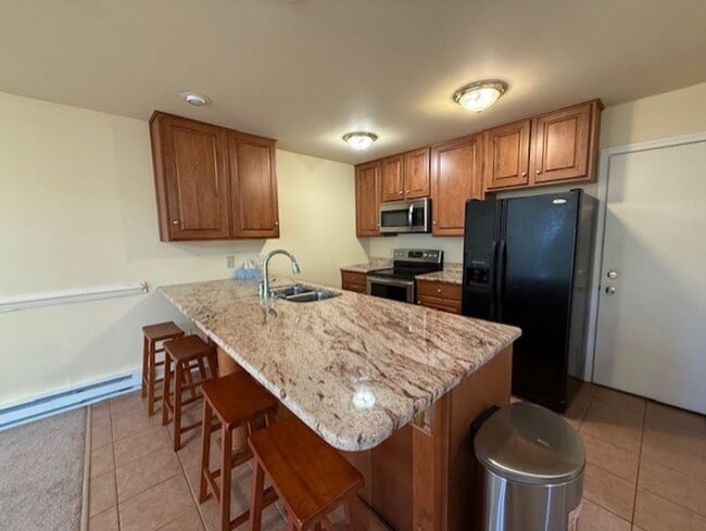 Building Photo - Aaron Village Condo!
