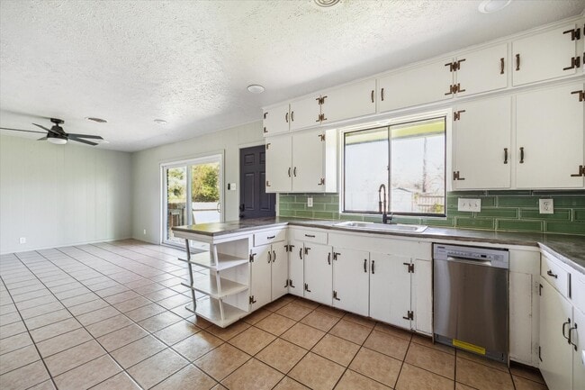 Photo - 4014 Willow Springs Ln