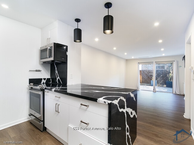 Photo - 653 Forest Ave