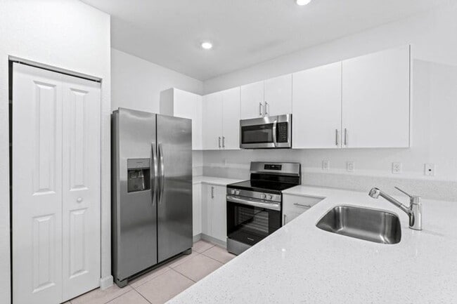 Building Photo - 5515 NW 27th St Rental