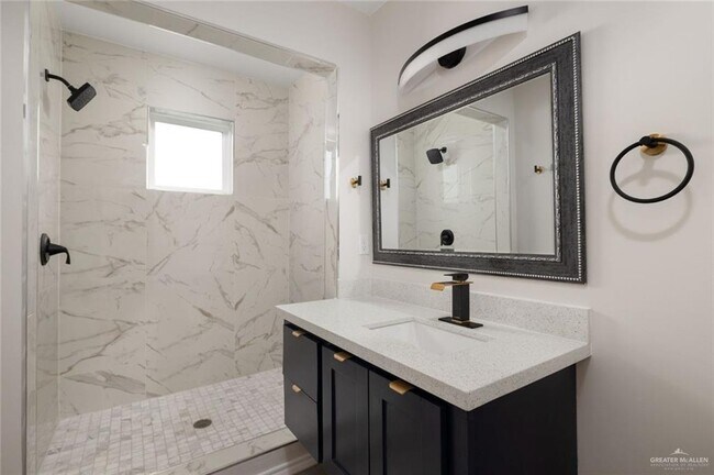 Photo - 609 E Interstate Hwy 2