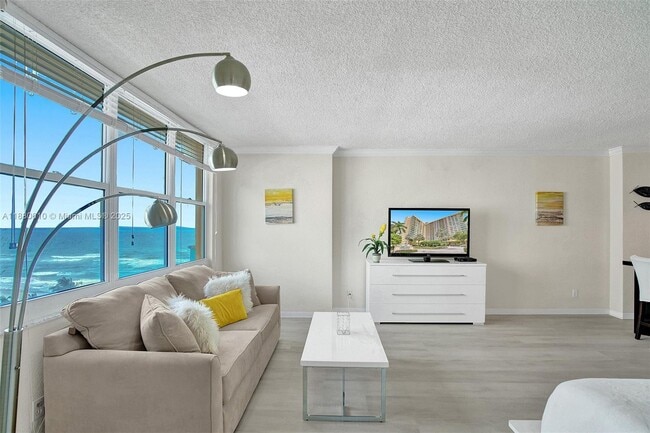 Building Photo - 2501 S Ocean Dr Unit 903 (available Oct 6) Rental