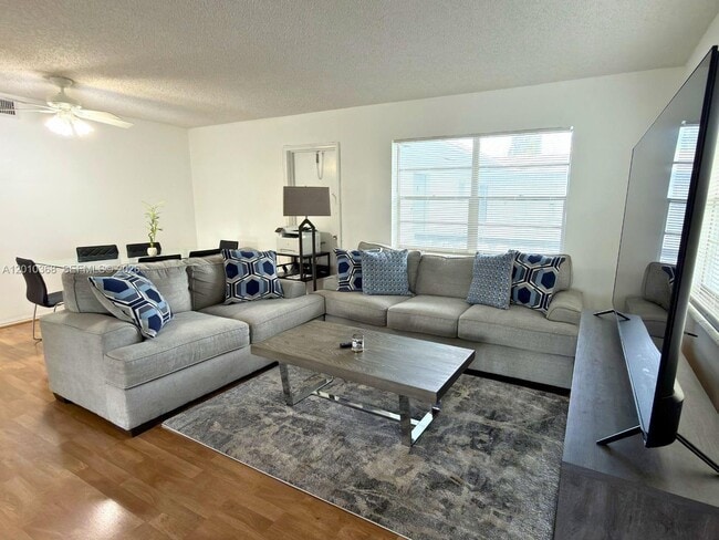 Photo - 5112 Hollywood Blvd Unit 21