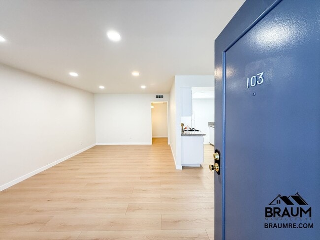 15000 Burbank Blvd Unit 103