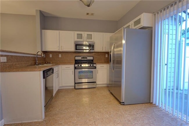 Photo - 3283 Hidden Cove Cir NW