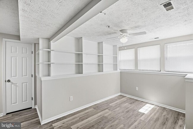 Photo - 907 Woodbridge Ct Unit C