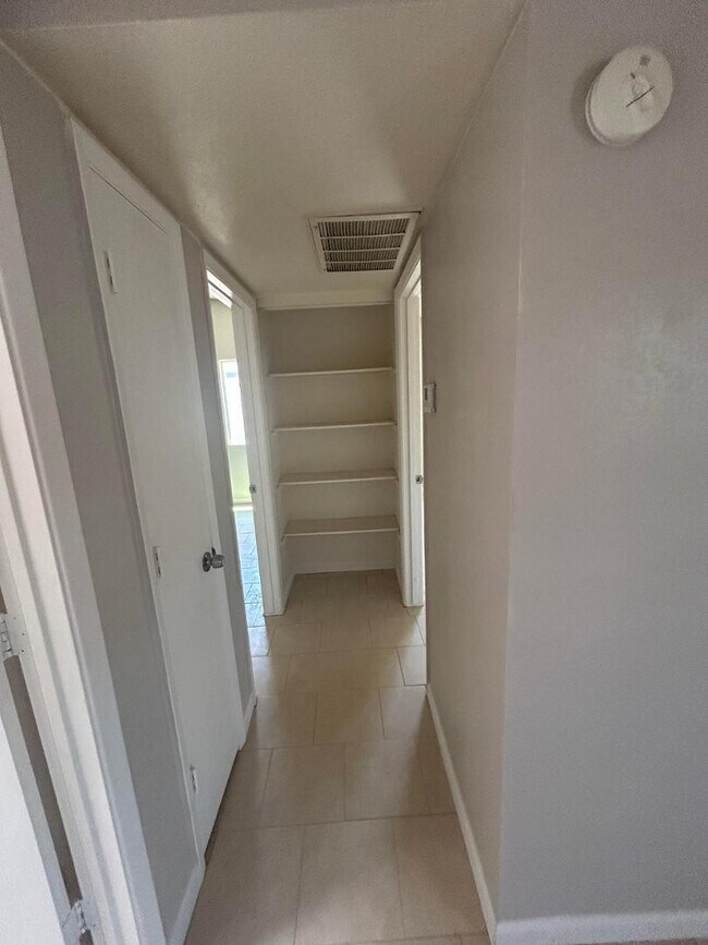 Building Photo - 2524 S Yavapai Rd Unit Apt 4