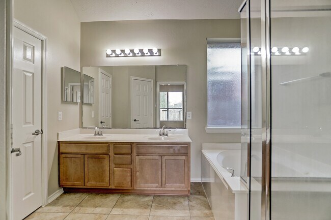 Photo - 25630 Saddlebrook Village Dr