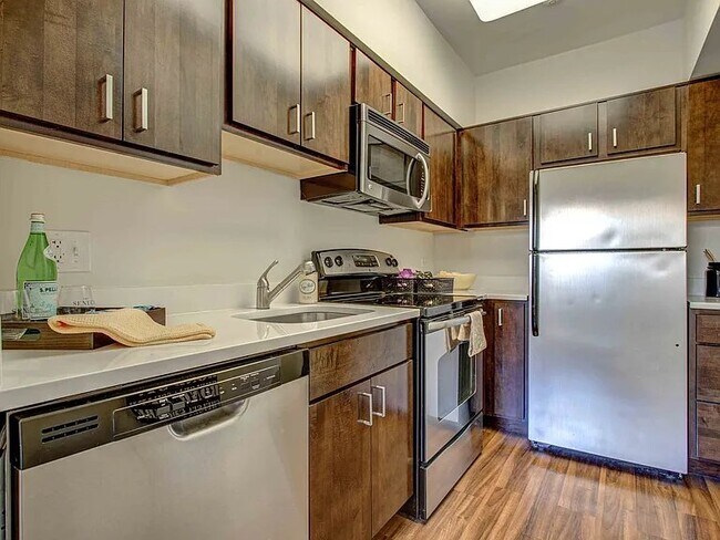 Photo - 208 E Chestnut St