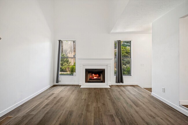 Building Photo - 8736 Oak Park Cir