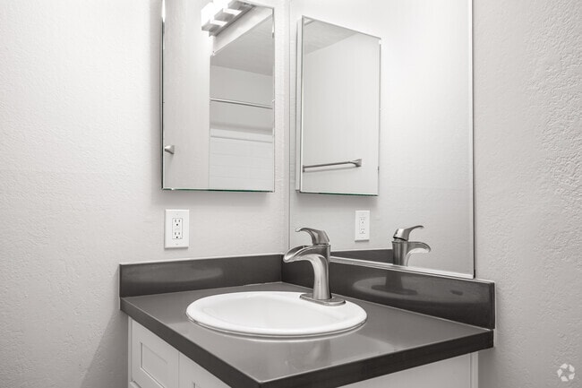 1BR, 1BA - 600SF