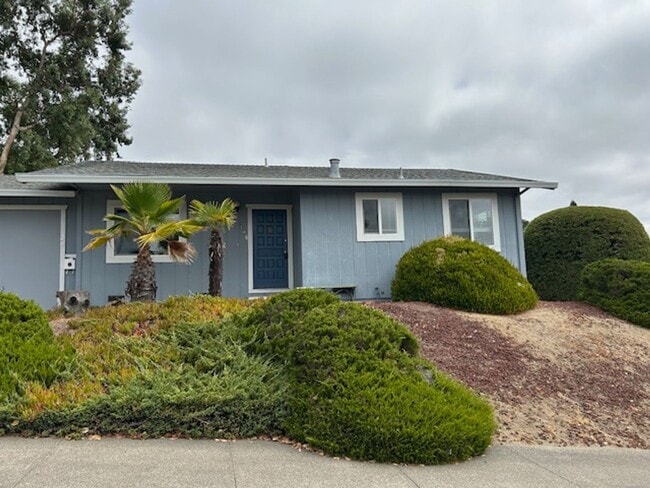 Building Photo - Charming 2 Bed, 1.5 Bath Home – West Side ...