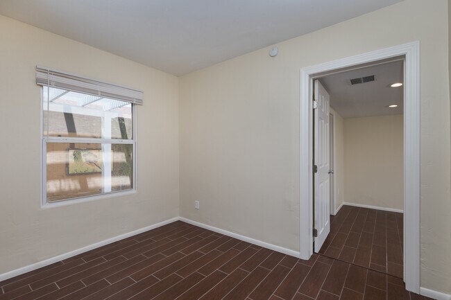 Photo - 1646 E Indianola Ave