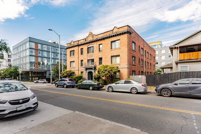 Building Photo - Davison Apartments
