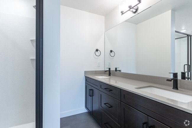 3BR, 2.5BA - 1,614SF - Primary Bathroom