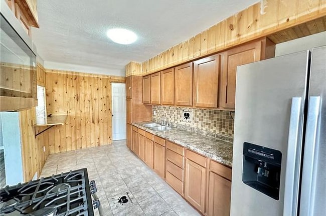 Photo - 2303 Maple St