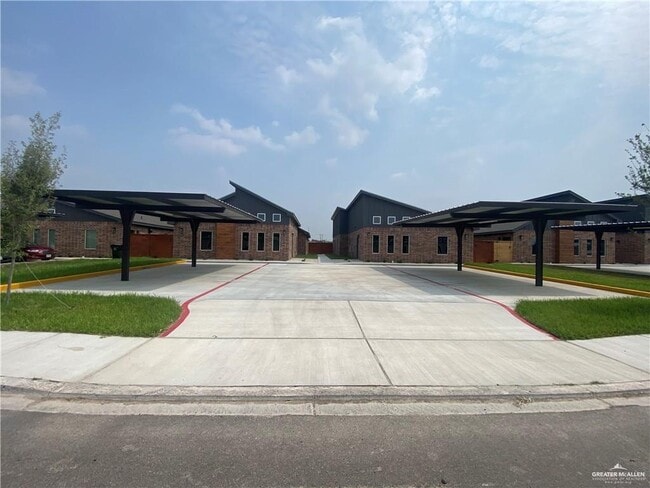 Building Photo - 12 Hidden Hls St Unit 3