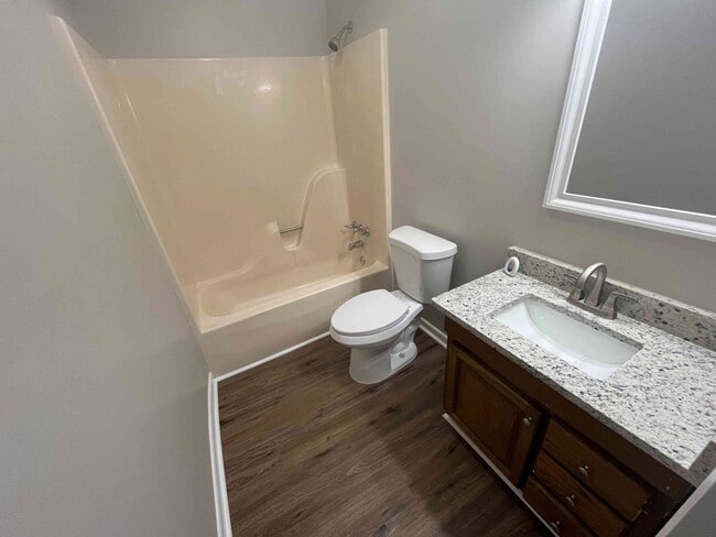 Photo - 512 Blaine Dr SW