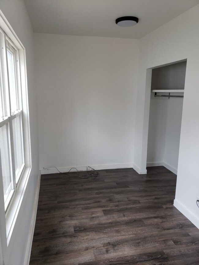 Photo - 715-711 11th Ave