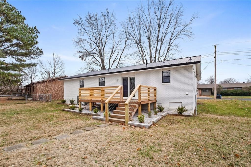 Photo - 2205 Douglas St