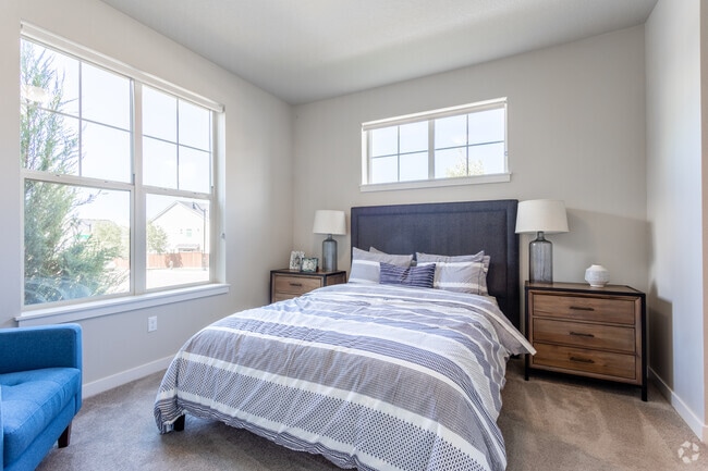 2BR, 2BA - 1,060 SF