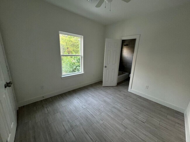 Photo - 7608 Easter St