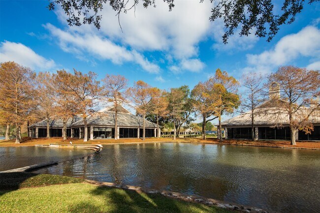 Building Photo - 4144 Greystone Way Unit 504