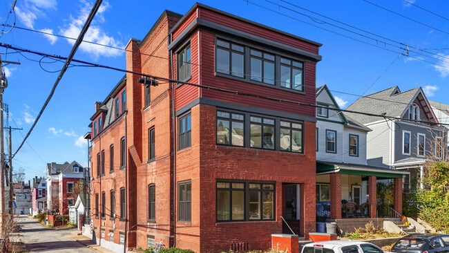 Building Photo - 813 N Sheridan Ave Unit 1