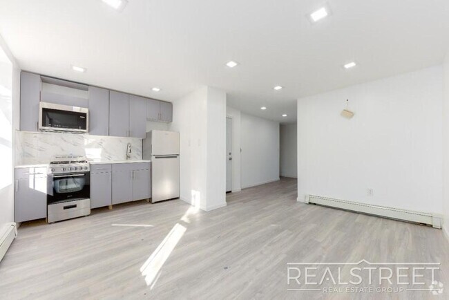 Building Photo - Brand New 4 Bed 3 bath Upper Duplex in Bed... Unit 2 Rental