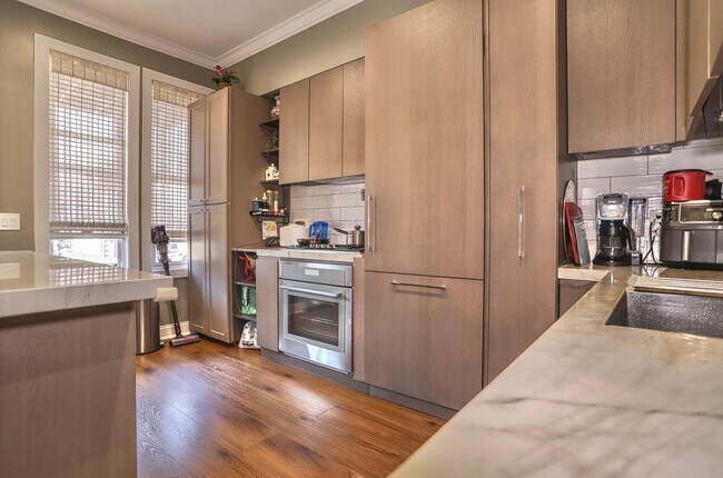 Photo - 125 Oak St Unit 1