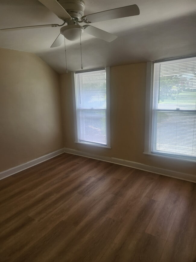 Photo - 735 Camden Ave SW