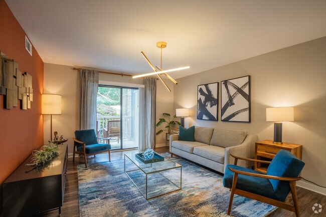 2BR, 2BA - 1,000SF - B1 - Living Room
