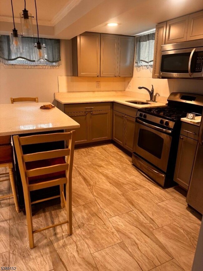 Photo - 1587 Wyndmoor Ave Unit 2