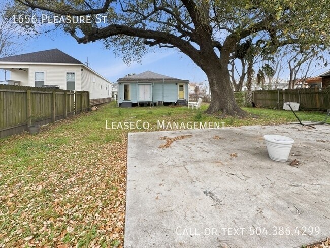 Photo - 1656 Pleasure St