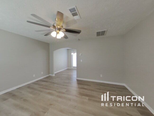 Photo - 1109 Shallowbrook Trail S