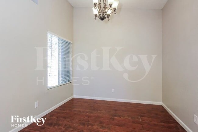 Photo - 515 E Renee Dr