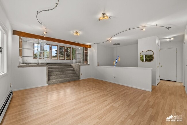 Photo - 4071 MacInnes Street