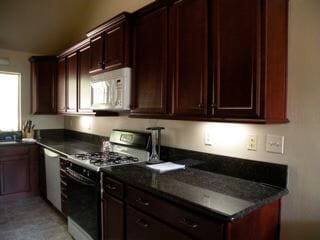 Kitchen - 1185 Foothill Blvd Unit 20