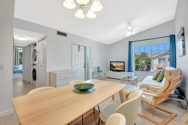 Building Photo - 621 Waterside Dr Unit 621