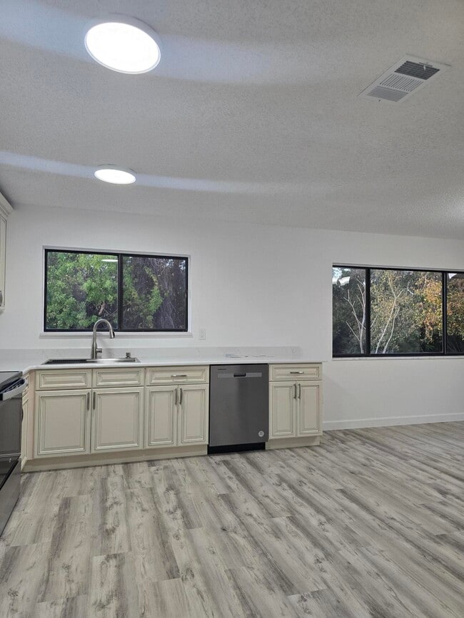 Photo - 1418 Paley Cir SE