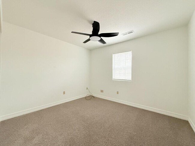 Photo - 103 E Briarbrook Ln