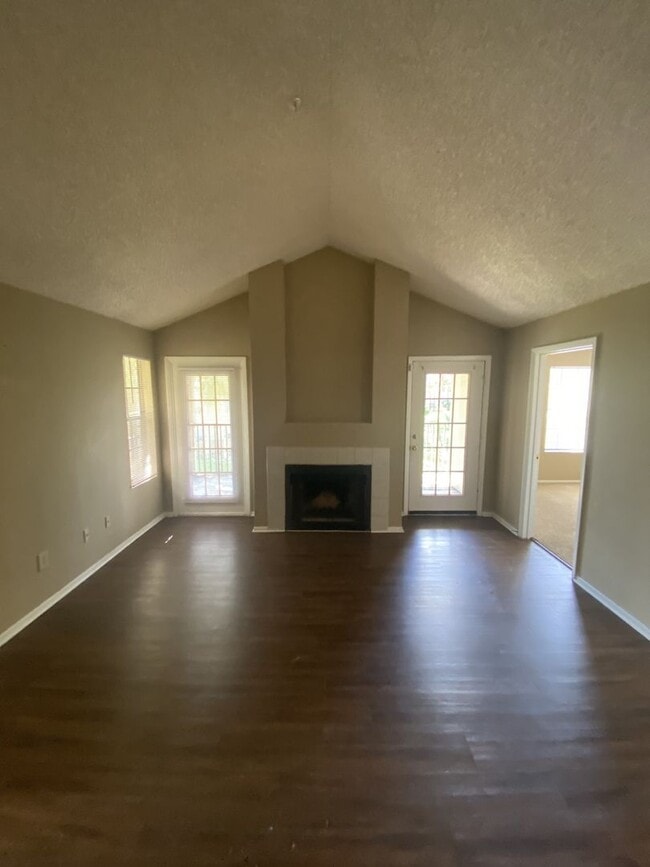 Building Photo - 2 BED 2 BATH MOVE IN NOW!!  TOP FLOOR $1,4... Rental
