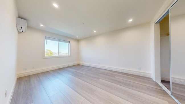 Building Photo - "Charming Urban Retreat: Cozy 1-Bedroom Haven in Daly City!"