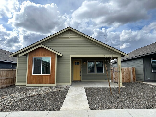 Building Photo - Beautiful 4 Bed, 3 Bath Home for Rent!