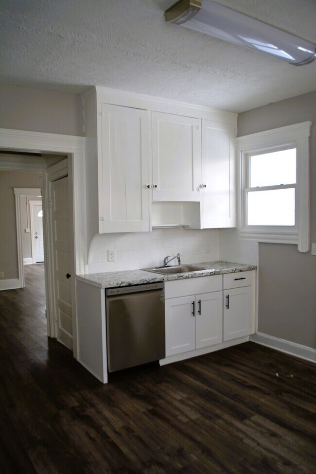 Photo - LJ Property Wakefield 6613-15 Unit 6613 Down