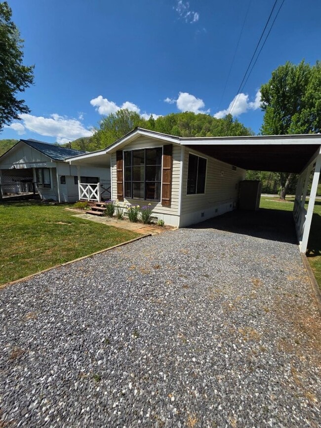 Photo - $1,100 - 1 Bedroom / 1 Bath Furnished Park Model in Tatham Mountain Park