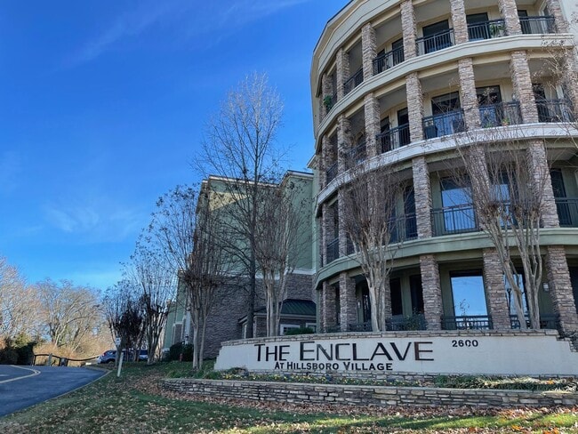 Building Photo - AVAILABLE NOW! 2-Bed/2-Bath with Garage near Vanderbilt and Belmont Unit 231